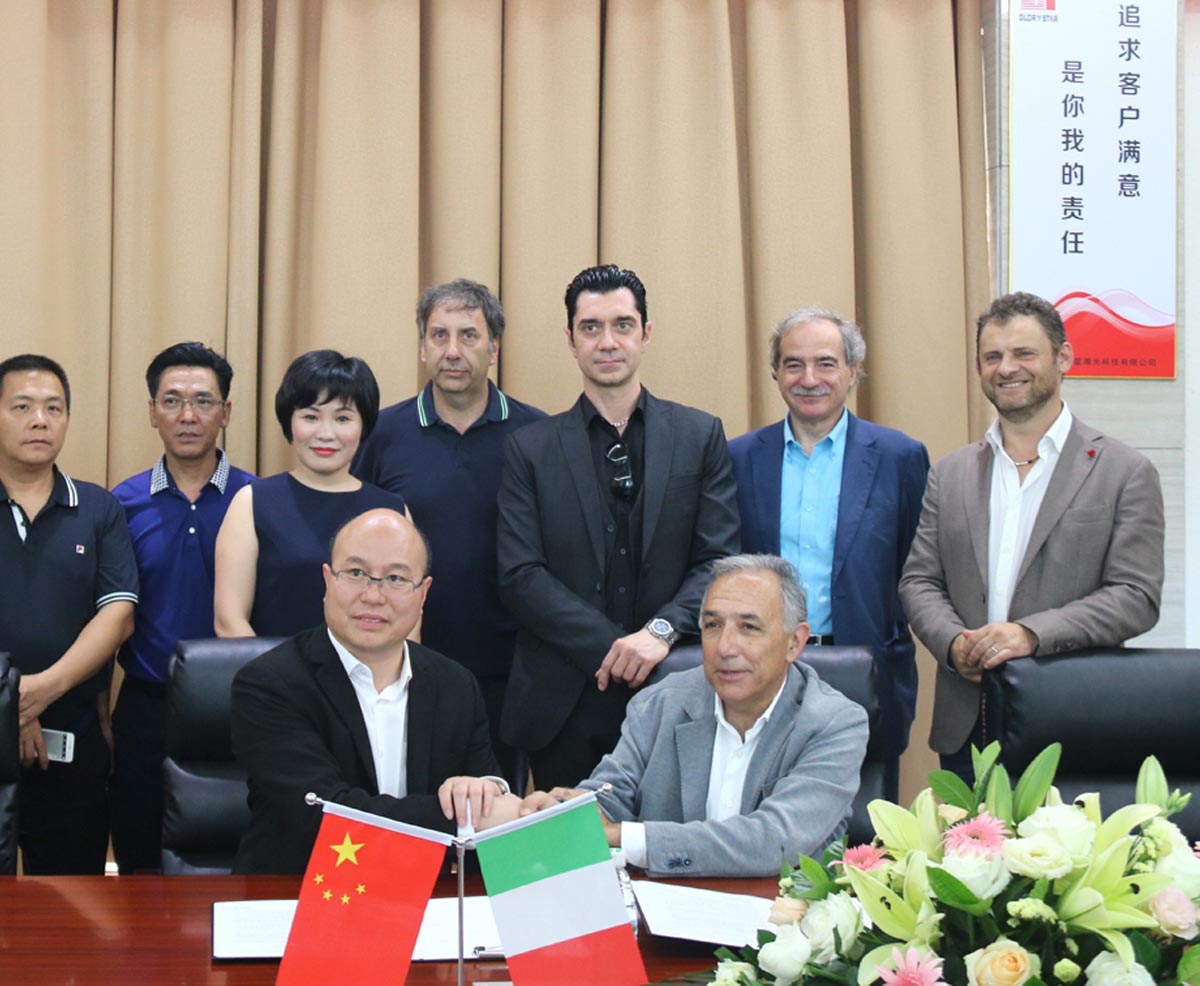 力星攜手意大利普羅姆激光打造歐美高品質(zhì)激光切割機 力星攜手意大利普羅姆激光打造歐美高品質(zhì)激光切割機