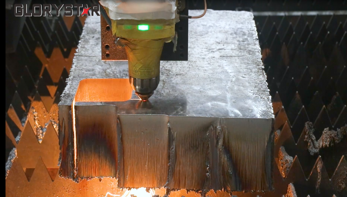 激光切割機中光纖心鏡、準直鏡、聚焦鏡的關系