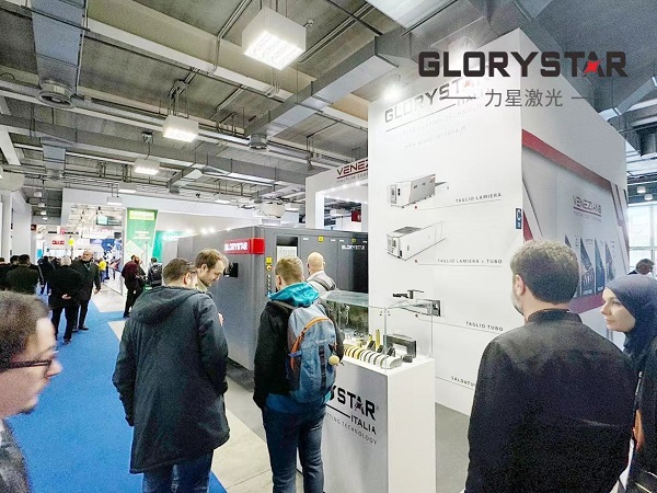 力星激光萬瓦級激光切割機亮相意大利工業(yè)展,引爆行業(yè)熱潮 力星激光萬瓦級激光切割機亮相意大利工業(yè)展,引爆行業(yè)熱潮