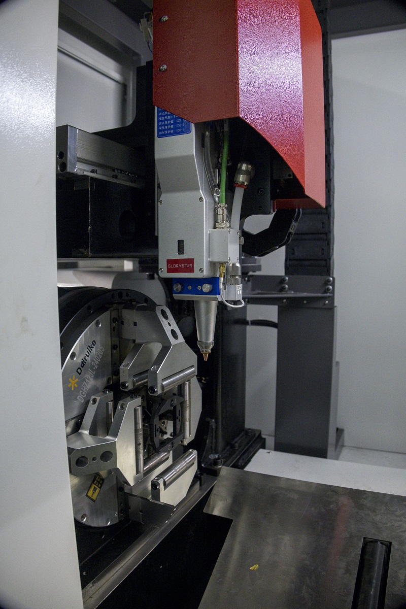 雙卡盤管材激光切管機！讓您實用高效金屬管材加工